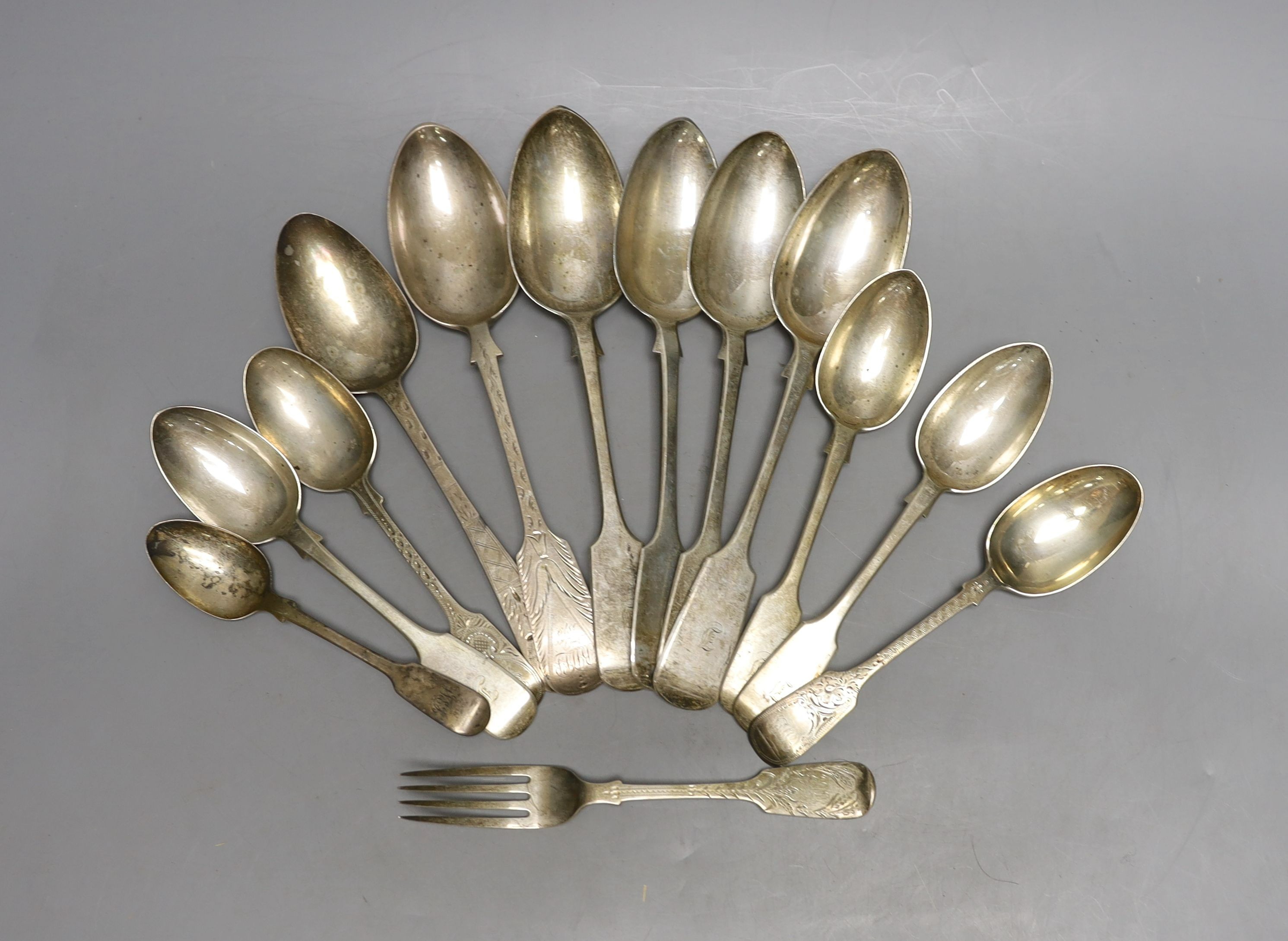 Thirteen items of assorted 19th century and later silver flatware, various dates and makers, 23oz.